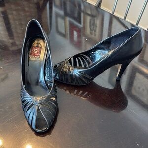 🛞 Vintage Anne Klein, black leather peep toe- cage front pumps